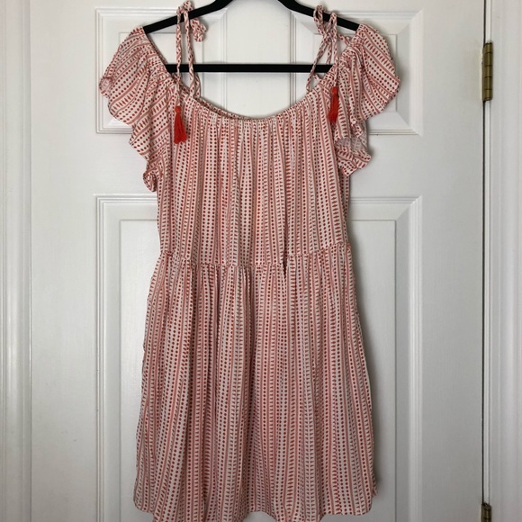 Jodifl Tops - Beautiful off the shoulder tunic top